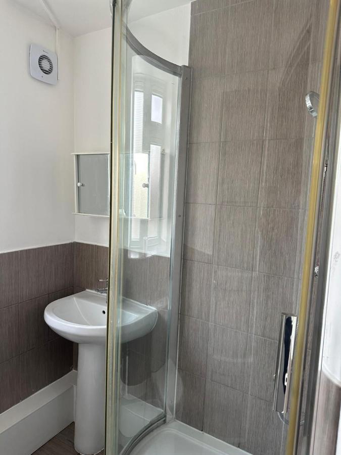 Spacious 2 Bed Flat Barking  Ngoại thất bức ảnh