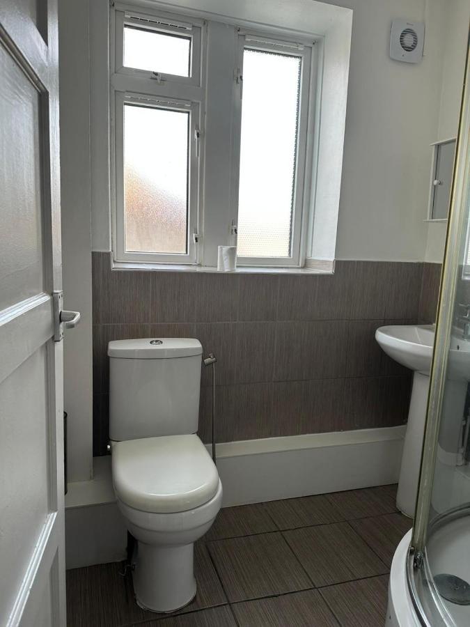 Spacious 2 Bed Flat Barking  Ngoại thất bức ảnh