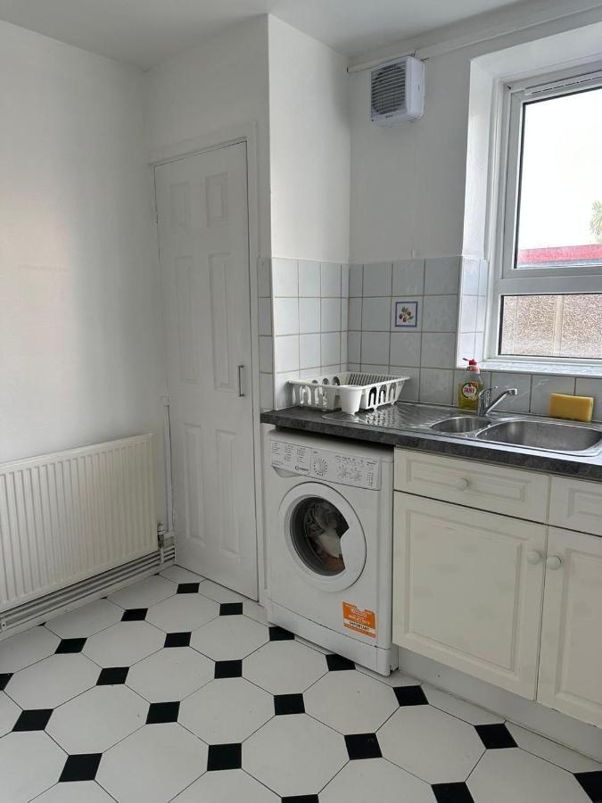 Spacious 2 Bed Flat Barking  Ngoại thất bức ảnh